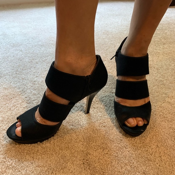 Nine West Pumps . Never been worn . Size 7 M - Picture 2 of 5
